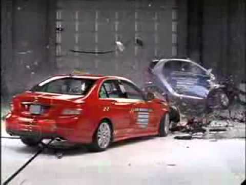 ? Mercedes C300 VS Smart ForTwo - CRASH TEST